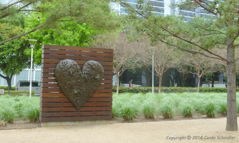 Jim-Dine-Bronze-Heart-Repair-1